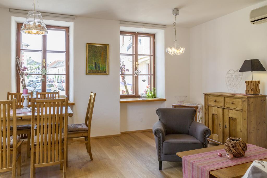 Unser Rosa Haus Fuer Sie Rust Exterior photo